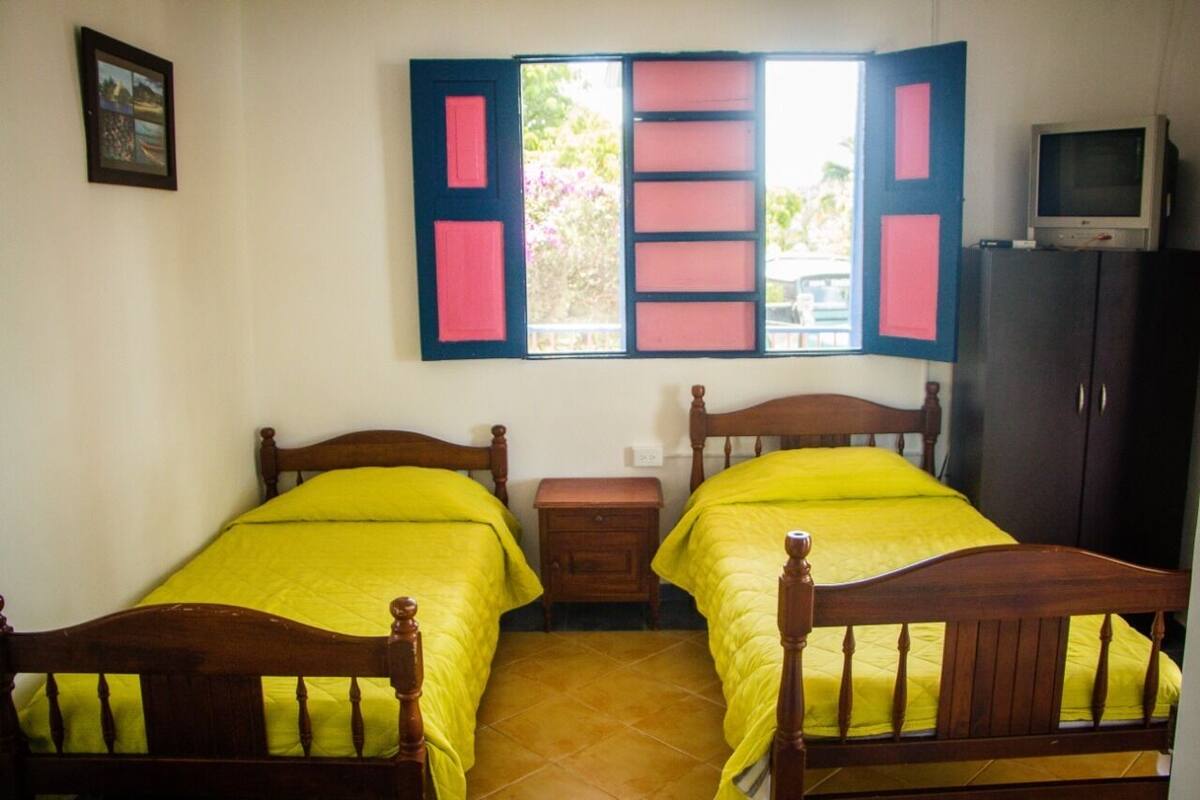 Kamar Quadruple | Didekorasi berbeda-beda dan dilengkapi dengan perabotan berbeda-beda
