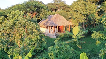 Cabin phong cách cổ điển, nhiều giường, hiên, quang cảnh hồ | Hiên