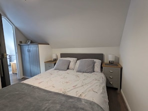 1 bedroom, iron/ironing board, free WiFi, bed sheets - Beautiful Bijou Cottage close to Deal Beach ! (Deal)