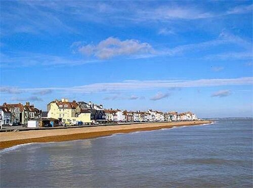 Beautiful Bijou Cottage close to Deal Beach !