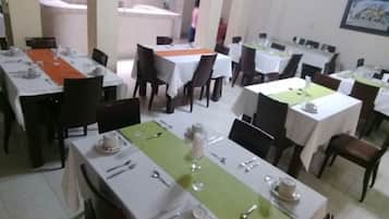 Desayuno de cocina local incluido todos los días