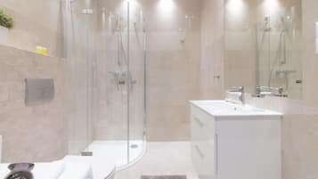 Superior Studio | Bathroom