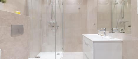 Superior Studio | Bathroom | Shower, free toiletries, hair dryer, towels