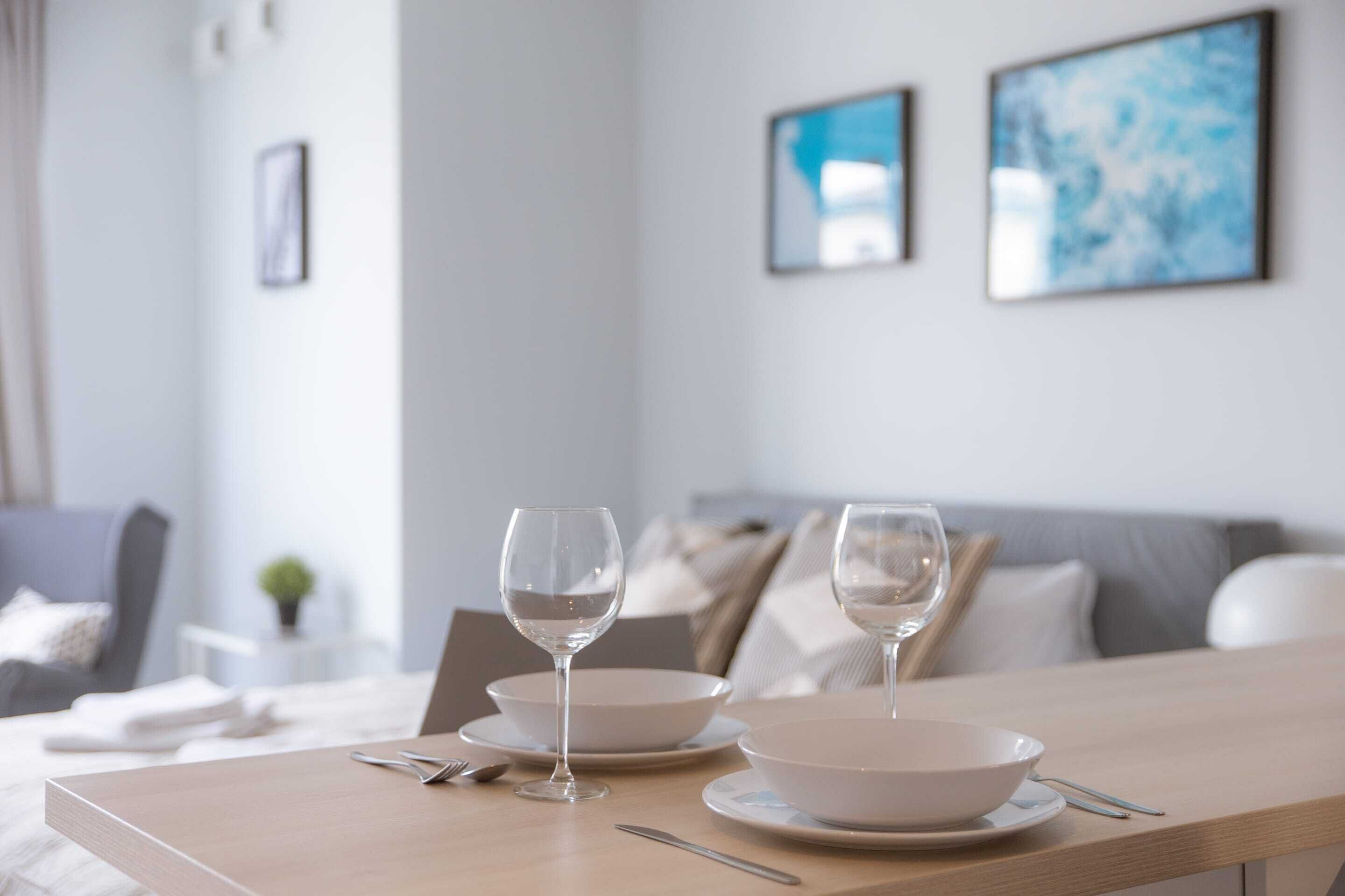 高级开间 | 私人厨房 | 冰箱、烤箱、炉灶、洗碗机