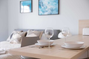 Hypo-allergenic bedding, individually decorated, individually furnished - Jaktorowska Bright Studio (Warsaw)