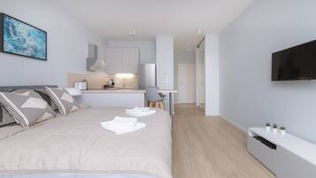 Superior Studio | Hypo-allergenic bedding, individually decorated, individually furnished
