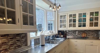 Rich Valley Estate 8 bdrm 12 bds 7 fireplaces 8 bath+Swim hole,Hunting & fishing