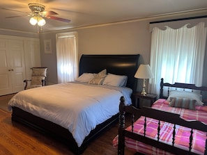 8 bedrooms, iron/ironing board, WiFi, bed sheets - Rich Valley Estate 8 bdrm 12 bds 7 fireplaces 8 bath+Swim hole,Hunting & fishing (Emporium)