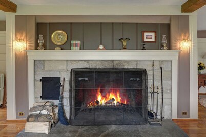 Rich Valley Estate 8 bdrm 12 bds 7 fireplaces 8 bath+Swim hole,Hunting & fishing