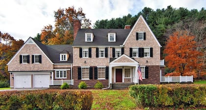 Rich Valley Estate 8 bdrm 12 bds 7 fireplaces 8 bath+Swim hole,Hunting & fishing