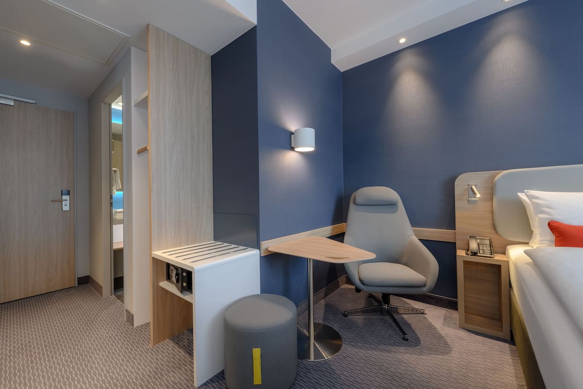 standard room | living area | 43-inch flat-screen tv with satellite channels, tv