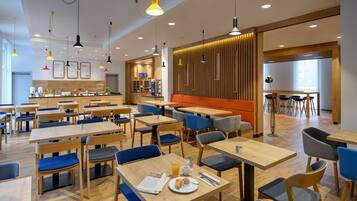 Petit déjeuner en libre-service compris tous les jours