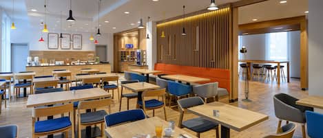 Déjeuner en libre-service gratuit tous les jours