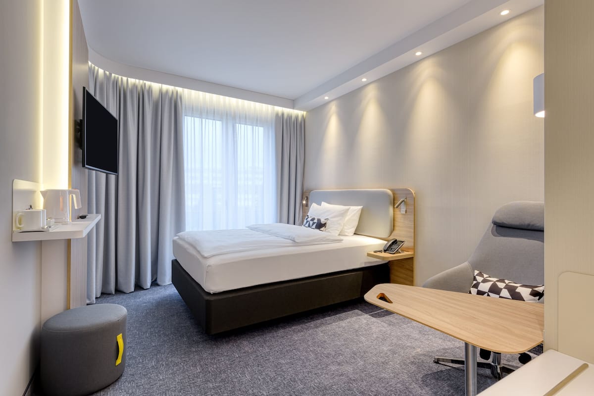 1 bedroom, hypo-allergenic bedding, in-room safe, laptop workspace