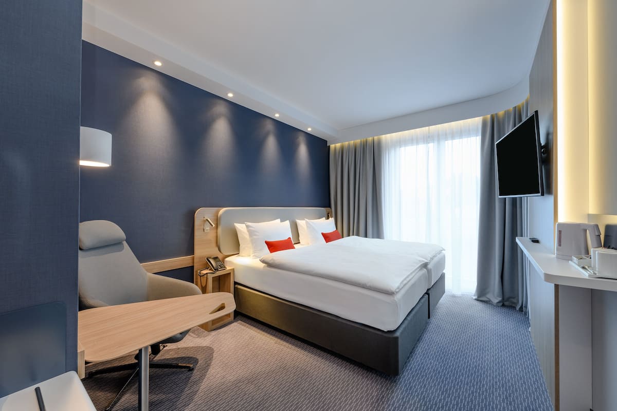 1 bedroom, hypo-allergenic bedding, in-room safe, laptop workspace
