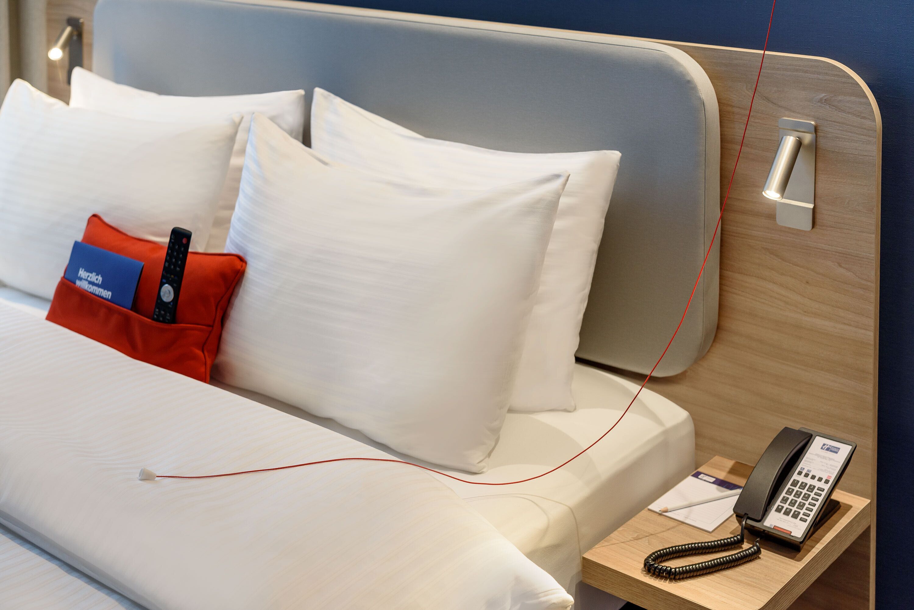 standard room, 2 single beds, accessible | 1 bedroom, hypo-allergenic bedding, in-room safe, laptop workspace