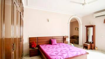 4 chambres, fer et planche Ă repasser, Wi-Fi, draps fournis