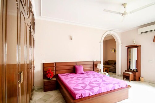 Luxurious 4BHK Independent Floor in South Delhi