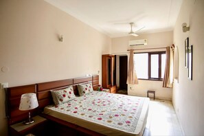 4 Schlafzimmer, Bügeleisen/Bügelbrett, WLAN, Bettwäsche