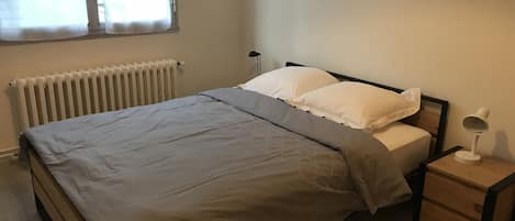 1 chambre, fer et planche à repasser, Wi-Fi, draps fournis