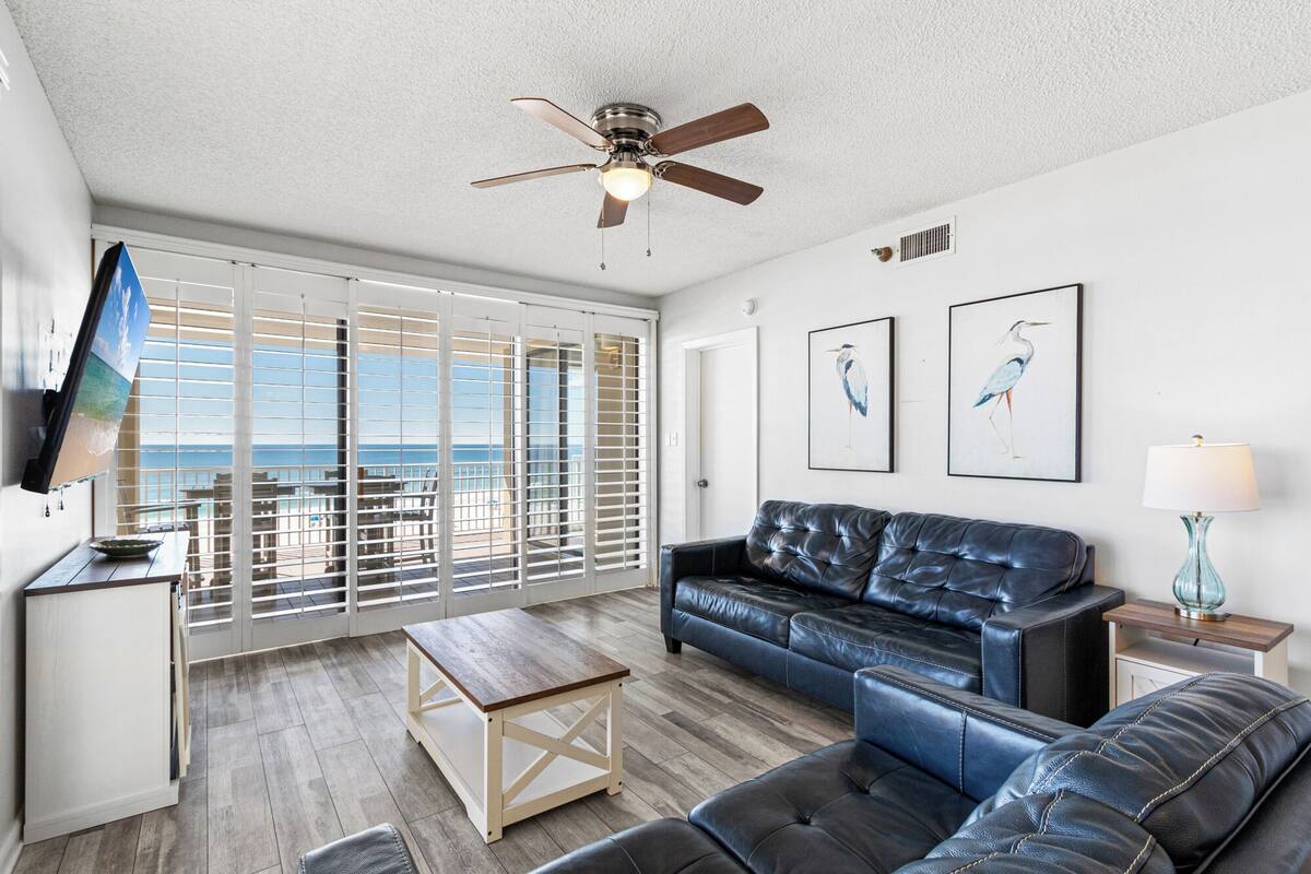 Signature Condo, 3 Bedrooms, Balcony, Beach View | Living room