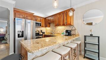 Refrigerador, microondas, horno, placa de cocina