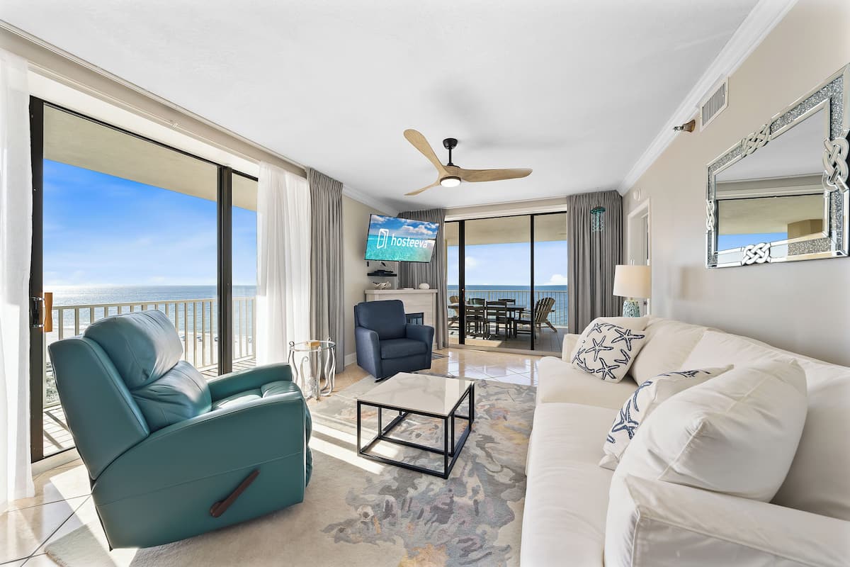 Comfort Condo, 3 Bedrooms, Balcony, Canal View | Living room
