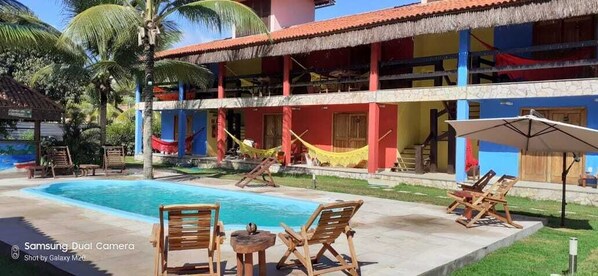 Poolside bar