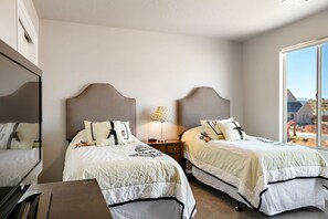 4 habitaciones, escritorio, tabla de planchar con plancha y internet 