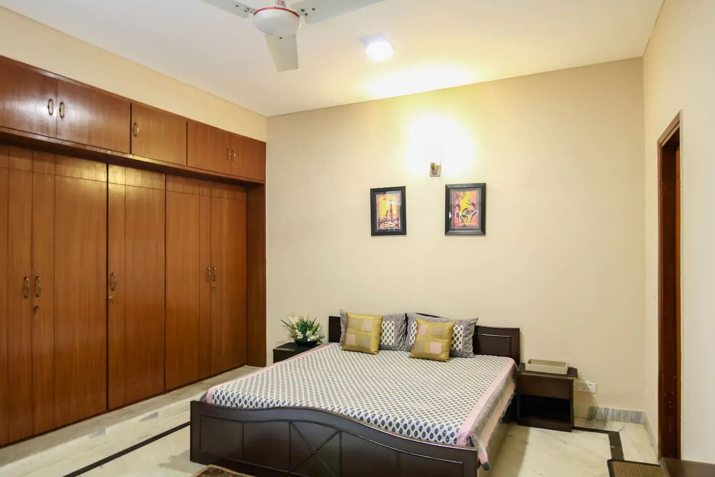 3 bedrooms, iron/ironing board, WiFi, bed sheets