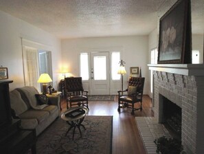 TV, fireplace, DVD player, books