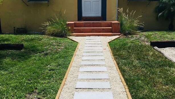 Front of property - Tropical Deco House (Miami Shores)