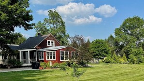 Unclassified image, 3 of 45, button - Screened Porch, Sun Deck, Spotless, GB Center! (Great Barrington)
