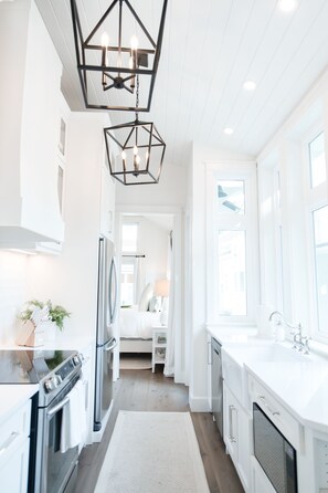 Fridge, microwave, oven, stovetop - Elegant Cottage on the Bluff Downtown Fairhope (A) (Fairhope)