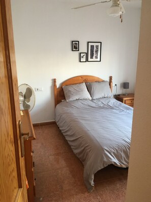 3 bedrooms, iron/ironing board, bed sheets