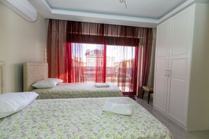 4 slaapkamers, een bureau, reisbedje, gratis wifi