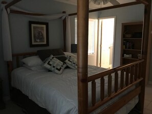 3 bedrooms, iron/ironing board, free WiFi, bed sheets - Charming, Economical, 3 Bedroom, 2 Bath Home Away From Home. (Biloxi)