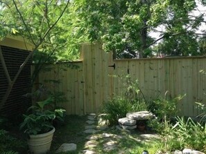 Property grounds - Charming, Economical, 3 Bedroom, 2 Bath Home Away From Home. (Biloxi)