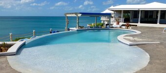 CLIFF-TOP ESTATE MIT POOL, spektakulären Sonnenuntergängen, direktem Zugang zur Karibik