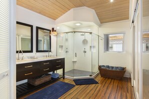 Shower, towels - Cliff-Top Estate with Pool, Sunsets, Direct Caribbean Access, Walk to Rest./Bar! (Rainbow Bay)