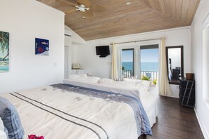 5 bedrooms, desk, Internet, bed sheets - Cliff-Top Estate with Pool, Sunsets, Direct Caribbean Access, Walk to Rest./Bar! (Rainbow Bay)