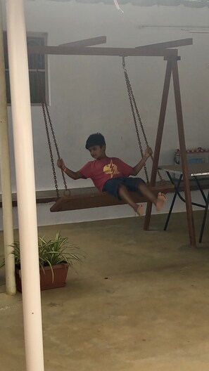 المنطقة المحيطة بالمنشأة