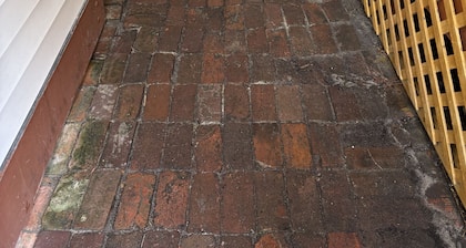 The Little Lime. Close to everything. One mile to hospital.