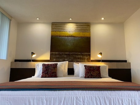 Edredón, camas Select Comfort, muebles diferentes y escritorio
