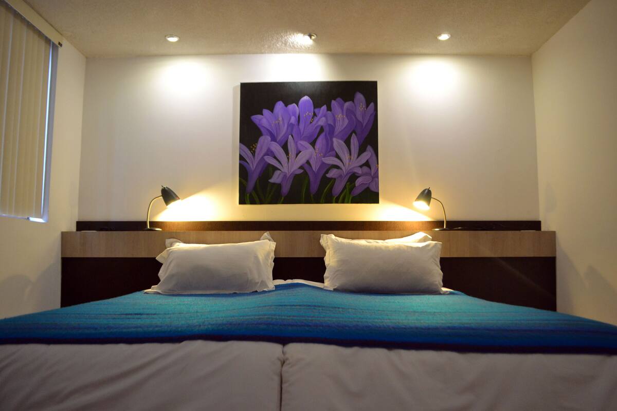 高級客房, 1 張特大雙人床, 花園景觀 | 羽絨被、Select Comfort 床墊、書桌、筆電工作空間