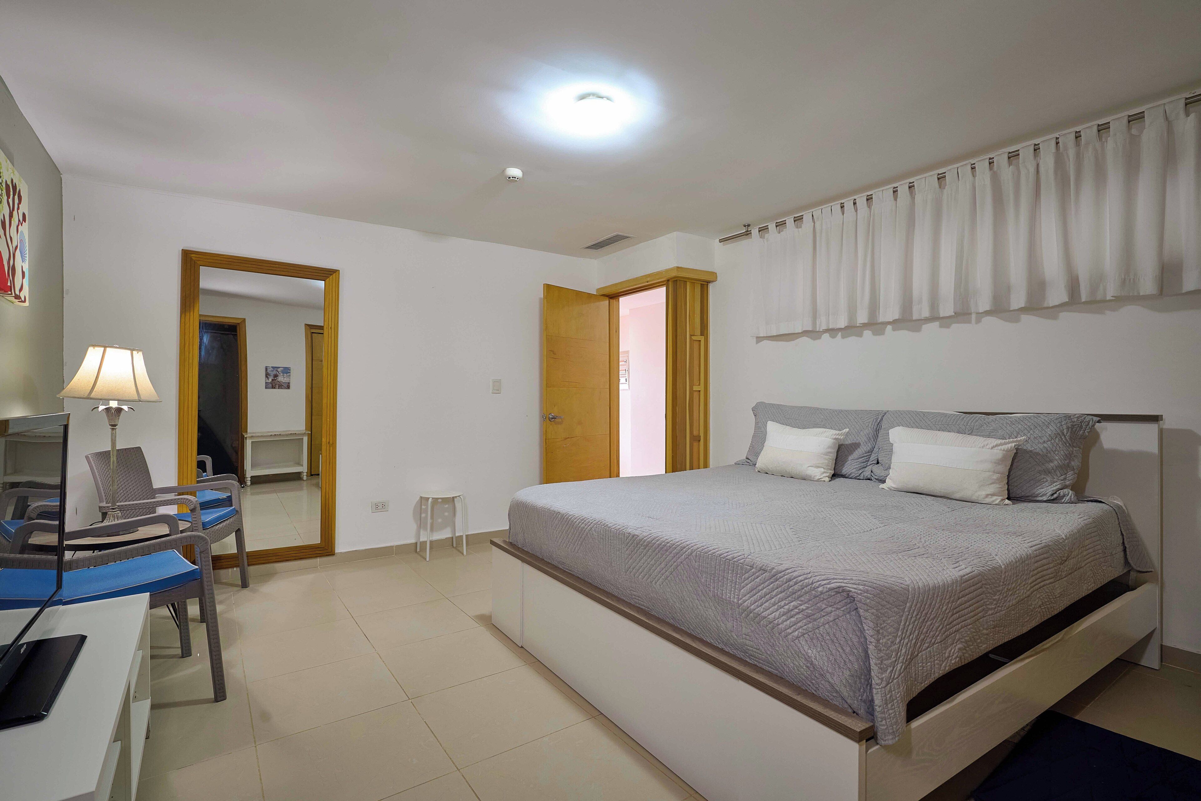 2 habitaciones, tabla de planchar con plancha y wifi gratis 