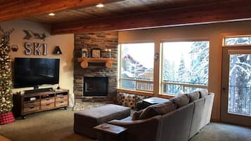 Smart TV, chimenea, videojuegos, reproductor de DVD