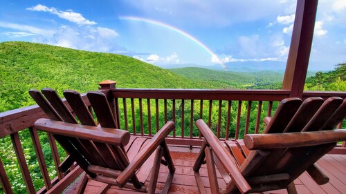 Viewtopia | 180° Mountain Views, Hot Tub, Dog-Friendly & 9 Miles to Blue Ridge