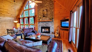 TV connectée, cheminée, lecteur de DVD, baby-foot