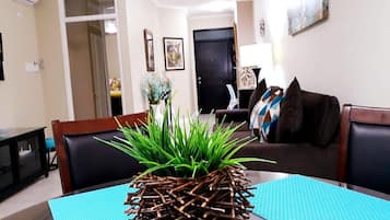 商務別墅 | 房內用餐區